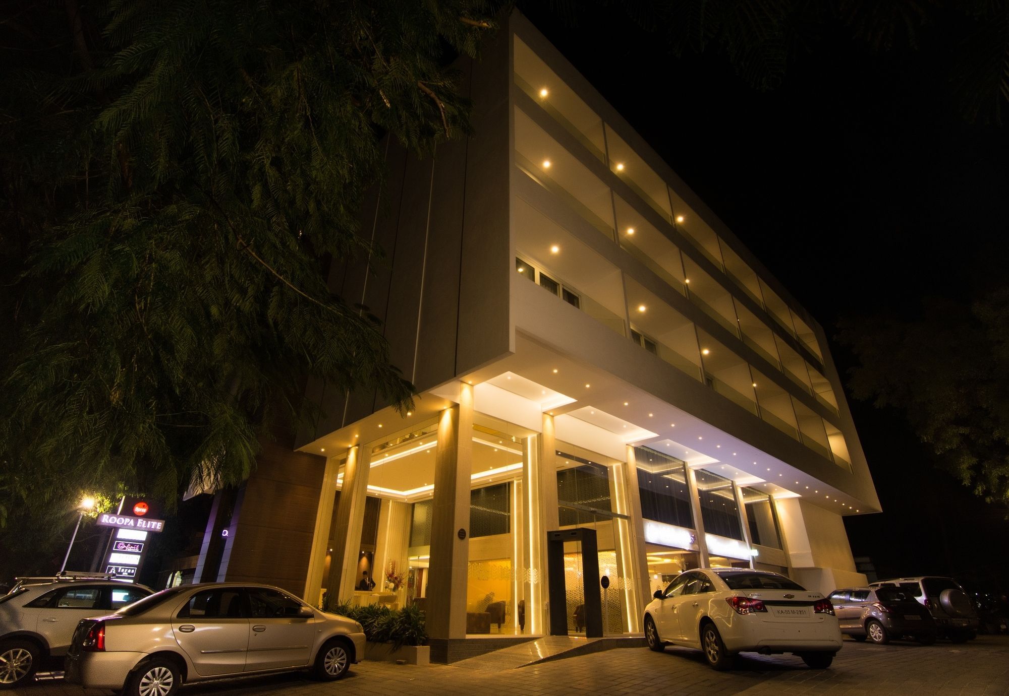 Roopa Elite Hotel Mysore Exterior foto